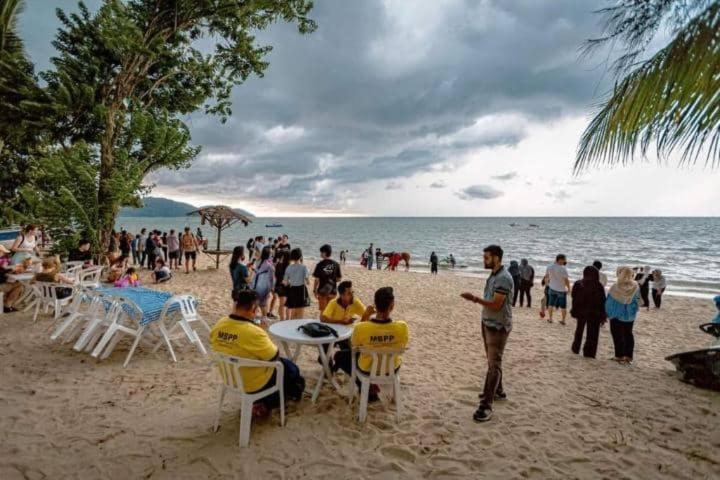 Appartamento Sri Sayang Pearl View Batu Ferringhi Esterno foto