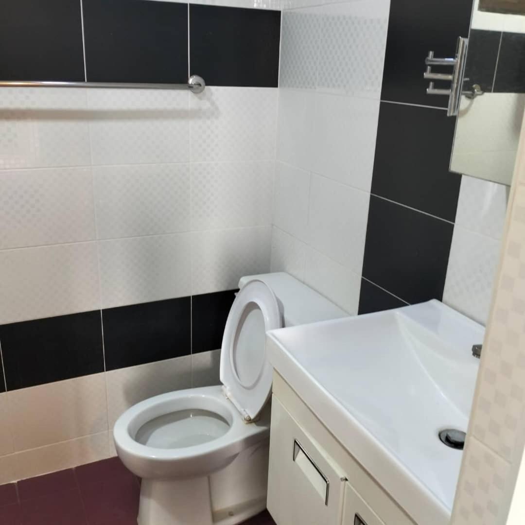 Appartamento Sri Sayang Pearl View Batu Ferringhi Esterno foto
